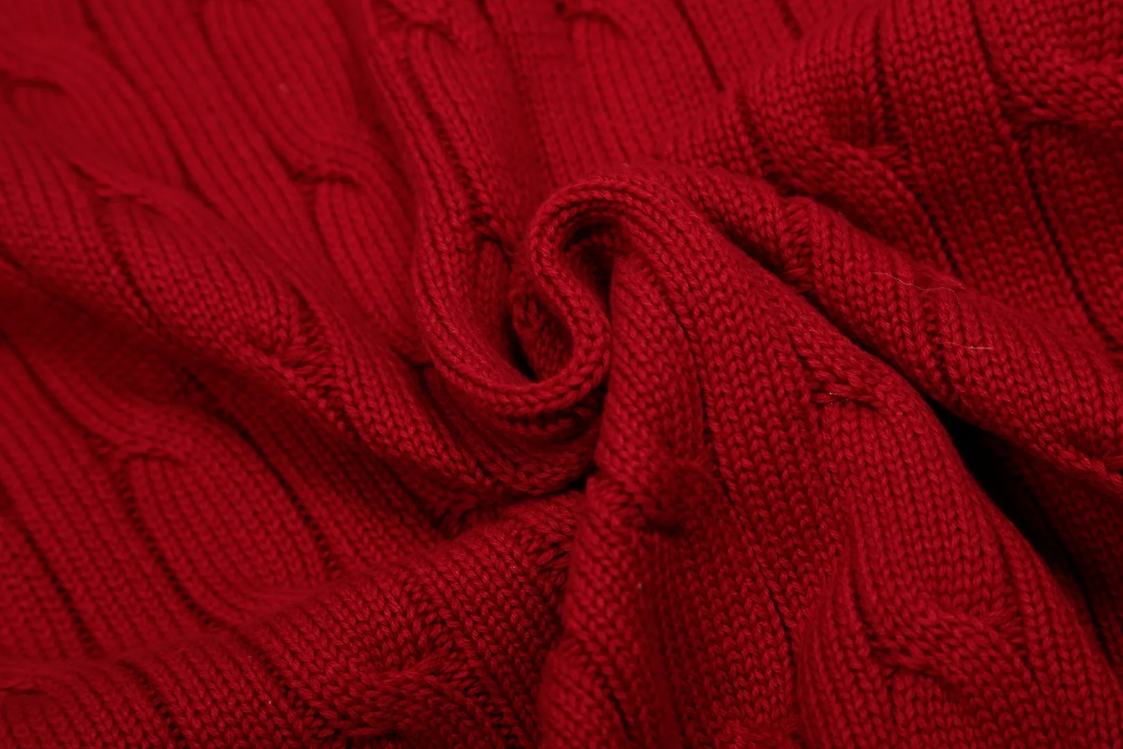 P270 Top quality" Style number: DS822# (not off the shelves all year round) [Ralph Lauren solid color pony embroidered logo lapel twist knitted cardigan] ✅Ralph Lauren Ralph Lauren classic basic versatile lapel knitted cardigan jacket ✅Main supply platform live broadcast Wholesale entity Replacement when out of stock Not off the shelf ✅ZP quality 1:1 version Scan the code to enter the GF website Counter quality ✅Detailed quality is the only one in Guangzhou Imported quality cotton yarn, focusing on high-end, cost-effective, good quality needless to say ✅The version is restored to the original order, the maximum size can be worn up to 160 pounds, loose, comfortable and stress-free ✅The upper body is simple and easy to match, ootd must-have style, good-looking clothes are never picky, a must-have recommendation for couples. Size: S-XL Color: black white gray almond light blue khaki pink burgundy Chinese red navy white label navy red label